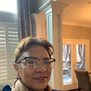 Meet your Posher, Lori